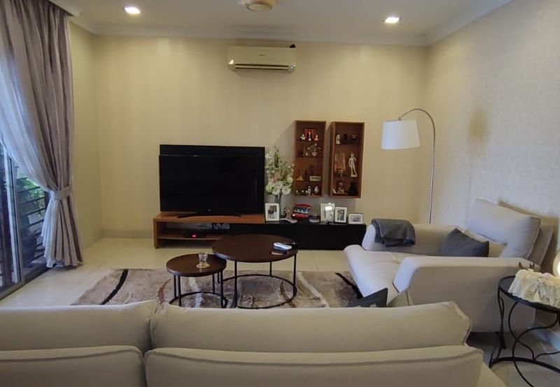 Great Buy! Fully Furnished Excellent Condition Superlink