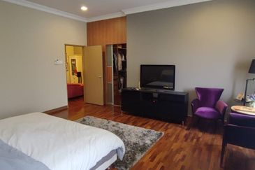 Great Buy! Fully Furnished Excellent Condition Superlink