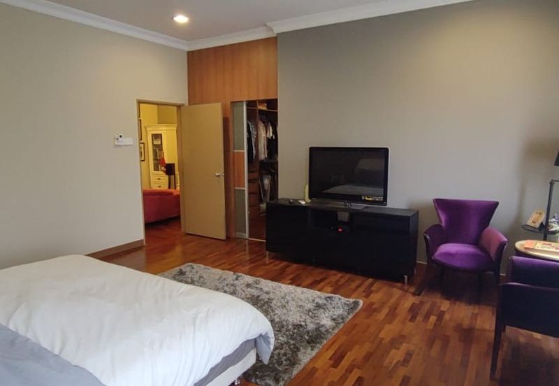 Great Buy! Fully Furnished Excellent Condition Superlink