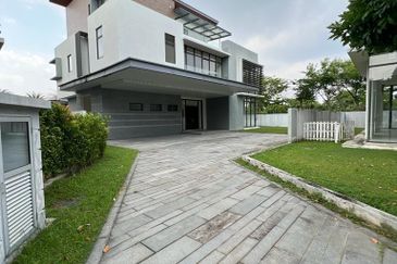 Quiet Corner Bungalow