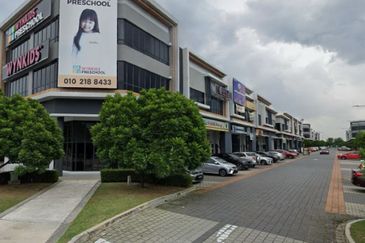 Ground Floor with Mezzanine Floor 2,090sqft