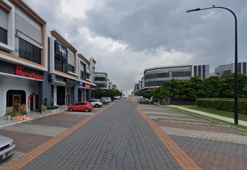 Ground Floor with Mezzanine Floor 2,090sqft