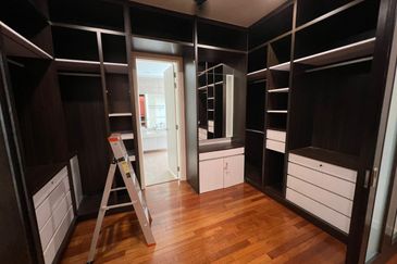 Bungalow Partially Furnished with Facilities