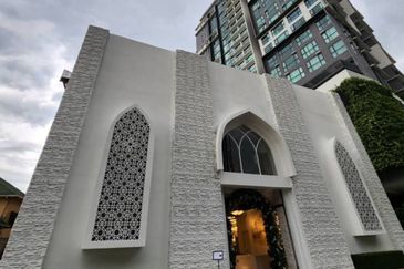 2 Stories New Building 40 car parks