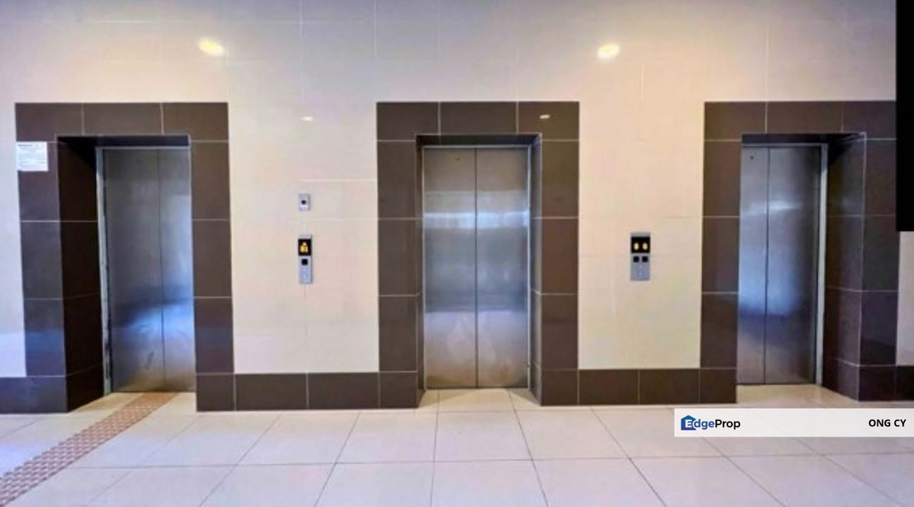 Ground Flr Facing Main Road with many parkings, Selangor, Subang Jaya