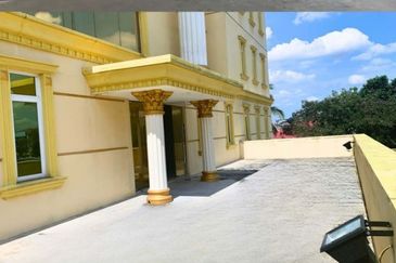 Taipan Business Centre, USJ 10