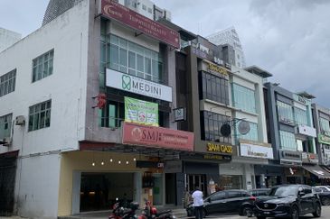 Austin Avenue @ Taman Mount Austin