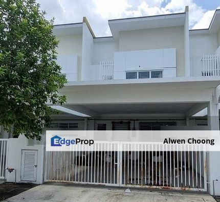 Bank Lelong Terrace House, Suriaman 2: No. 666, Jalan Suriaman 2/26, Suriaman 2, 71950, Bandar Seri Sendayan, Negeri Sembilan, Negeri Sembilan, Seremban