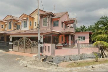 TAMAN MUTIARA, SITIAWAN