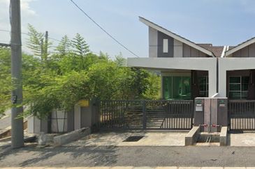 Bank Lelong Corner House, Gopeng: No. 2, Jalan Gopeng Mewah 7, Taman Gopeng Mewah, 31600 Gopeng, Perak
