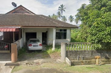 Bank Lelong Corner House, Kuala Rompin: No. 1, Jalan Wawasan Maju 4, Taman Wawasan 2, Telok Gading, 26820 Kuala Rompin, Pahang