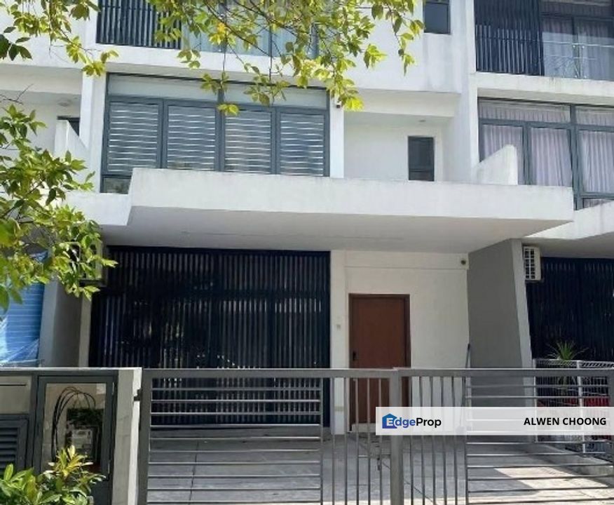 Bank Lelong Terrace House, Sungai Besi: No. 3, Jalan Tasik Damai, Reed Lakefields, Taman Tasik Impian, Sungai Besi, 57000 Kuala Lumpur, Kuala Lumpur, Sungai Besi
