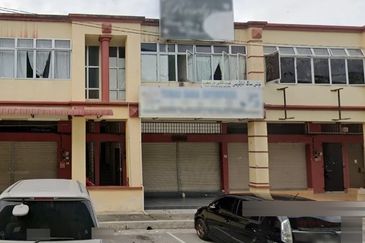 Bank Lelong ShopHouse, Raub: No. 73, Bandar Raub Perdana, Jalan Lipis, 27600, Raub, Pahang