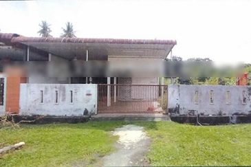 Bank Lelong Semi-D House, Lunas: No. 897, Lorong Desa Makmur 2/5, Taman Desa Makmur II, 09600, Lunas, Kedah