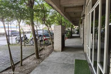 T6, Lightgrey (Pusat Komersial LGSB)