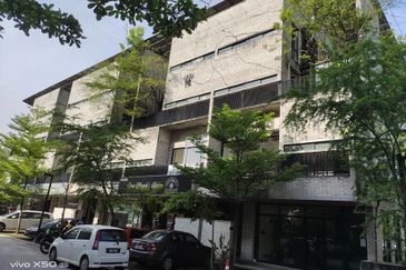 T6, Lightgrey (Pusat Komersial LGSB)