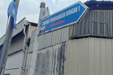 Lorong Perusahaan Ringan 1