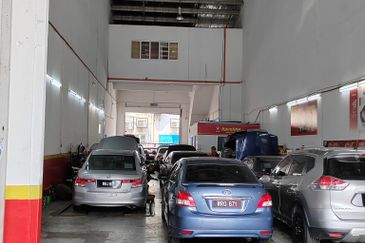 Lorong Perusahaan Ringan 1