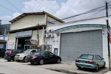 Lorong Perusahaan Ringan 1