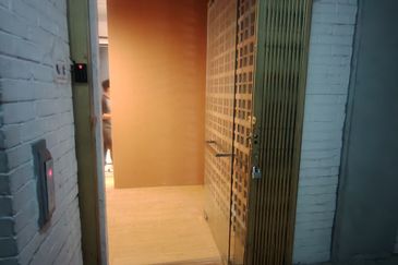 T6, Lightgrey (Pusat Komersial LGSB)