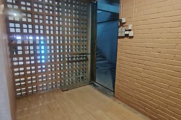 T6, Lightgrey (Pusat Komersial LGSB)