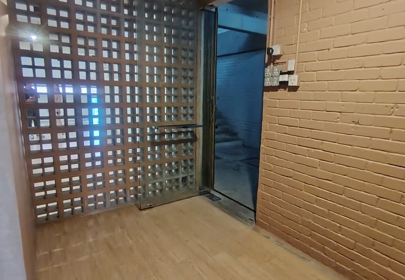 T6, Lightgrey (Pusat Komersial LGSB)