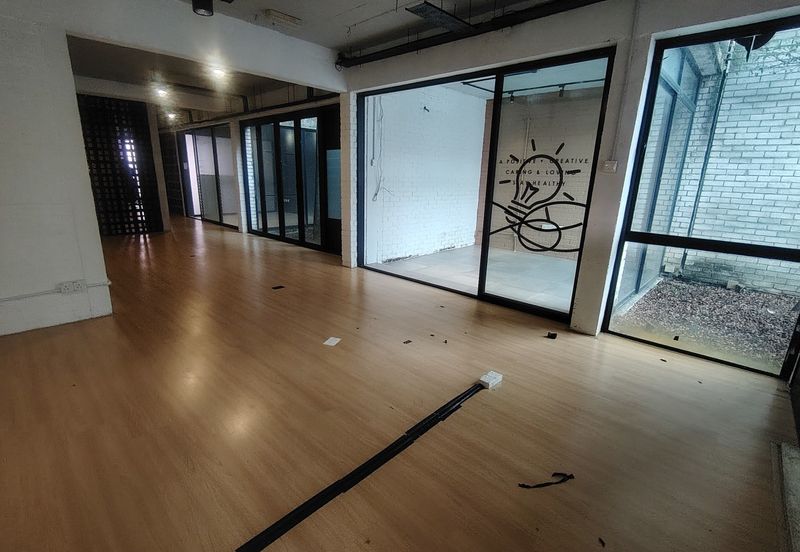 T6, Lightgrey (Pusat Komersial LGSB)