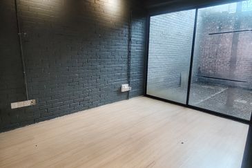 T6, Lightgrey (Pusat Komersial LGSB)