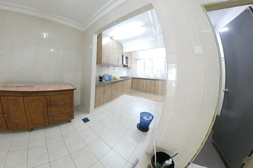 2.5sty Melati Matahari Mawar Laman Rimbunan