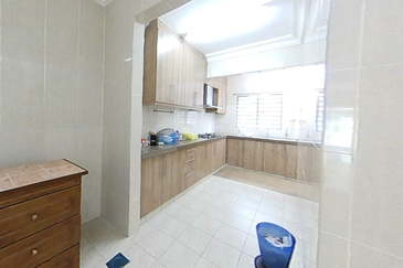 2.5sty Melati Matahari Mawar Laman Rimbunan