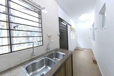 2.5sty Melati Matahari Mawar Laman Rimbunan