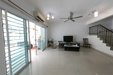 2.5sty Melati Matahari Mawar Laman Rimbunan