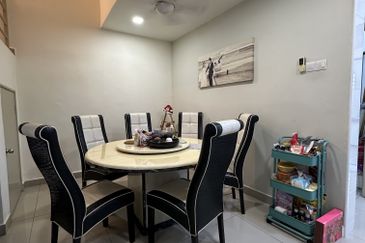 3sty Taman Sri Putra 3 Landed Freehold Low Density Renovated Highway