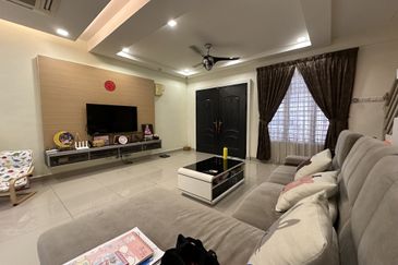 3sty Taman Sri Putra 3 Landed Freehold Low Density Renovated Highway