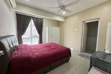 3sty Taman Sri Putra 3 Landed Freehold Low Density Renovated Highway