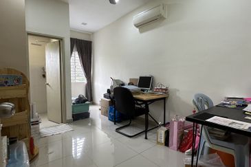 3sty Taman Sri Putra 3 Landed Freehold Low Density Renovated Highway