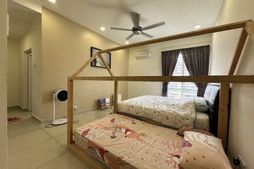 3sty Taman Sri Putra 3 Landed Freehold Low Density Renovated Highway