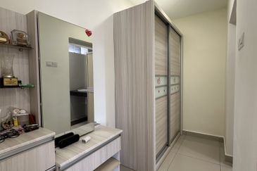 3sty Taman Sri Putra 3 Landed Freehold Low Density Renovated Highway