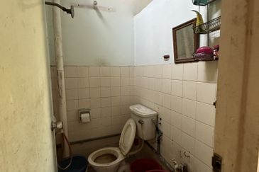 Sri Damansara Corner 3600sf Facing Empty Land Freehold Strategy Loc KL