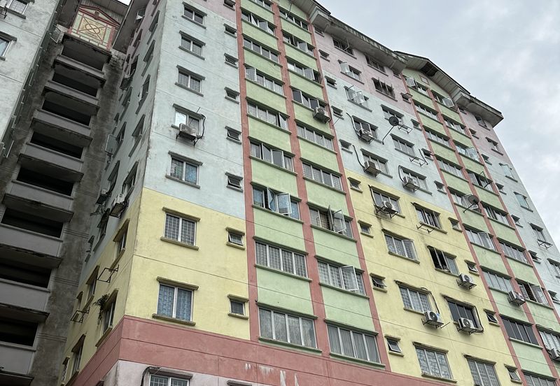 Meranti Apartment, Taman Subang Mewah