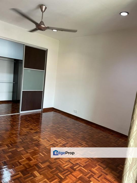 Parkville Townhouse Upper Floor Move in Conditions Cozy Environment PJ, Selangor, Sunway Damansara