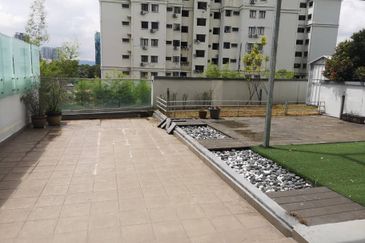 Papillon Desahill Condominium