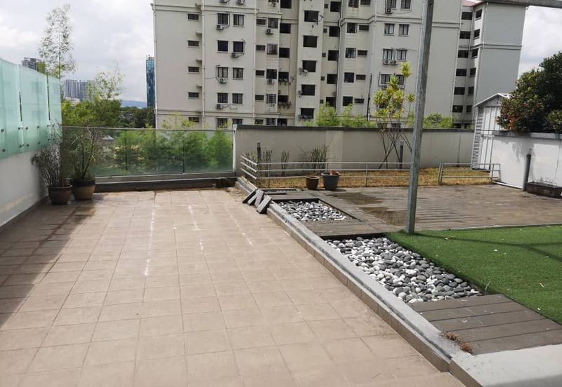 Papillon Desahill Condominium