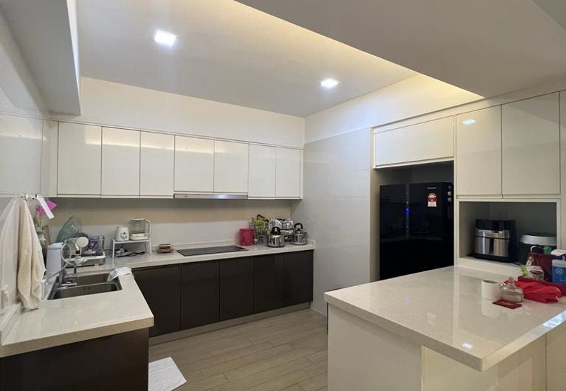 Royalle Condominium @ North Kiara