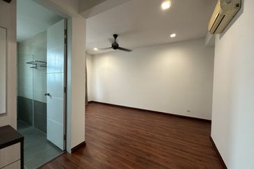 Papillon Desahill Condominium