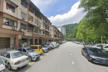 Ground Floor Shop Bukit Pandan High R.O.I Below Market Price Limited