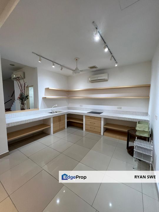 3sty Perdana Residence, Partly Renovated, Move in Condition Batu Caves, Selangor, Selayang