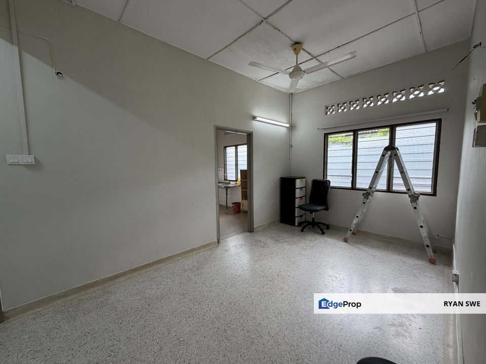 Rare Section 17 Landed Home for Rent 3 Bedrooms Big Land Strategy PJ, Selangor, Petaling Jaya