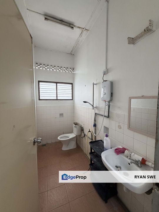 Rare Section 17 Landed Home for Rent 3 Bedrooms Big Land Strategy PJ, Selangor, Petaling Jaya