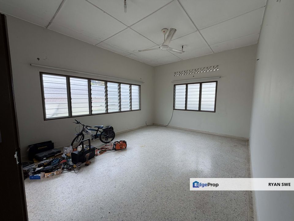 Rare Section 17 Landed Home for Rent 3 Bedrooms Big Land Strategy PJ, Selangor, Petaling Jaya